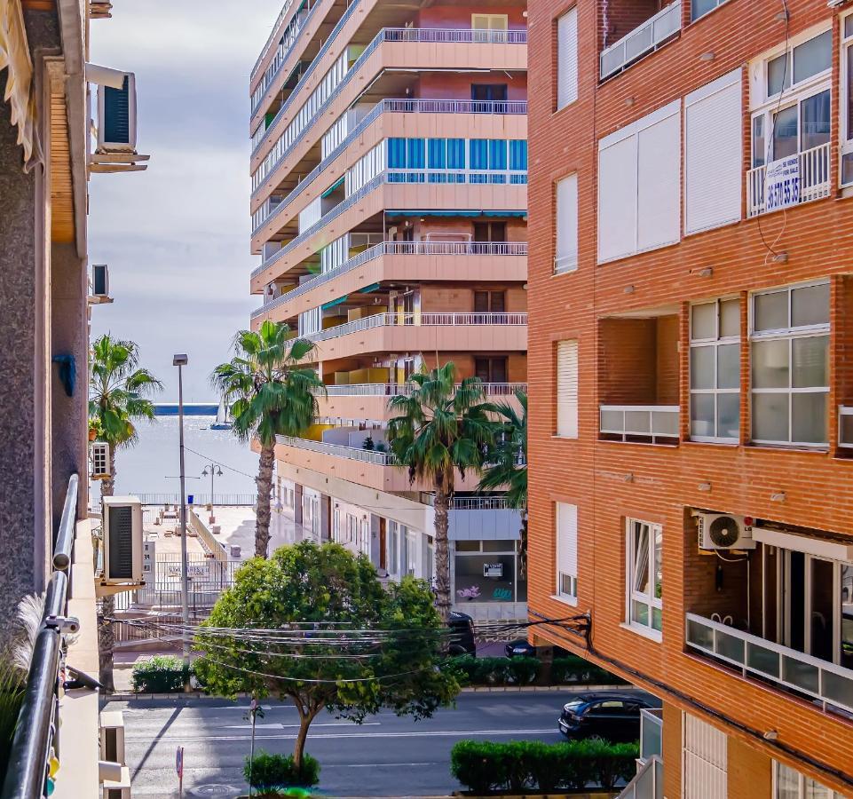 Apartament Alexandro'S Lägenhet Torrevieja Exteriör bild