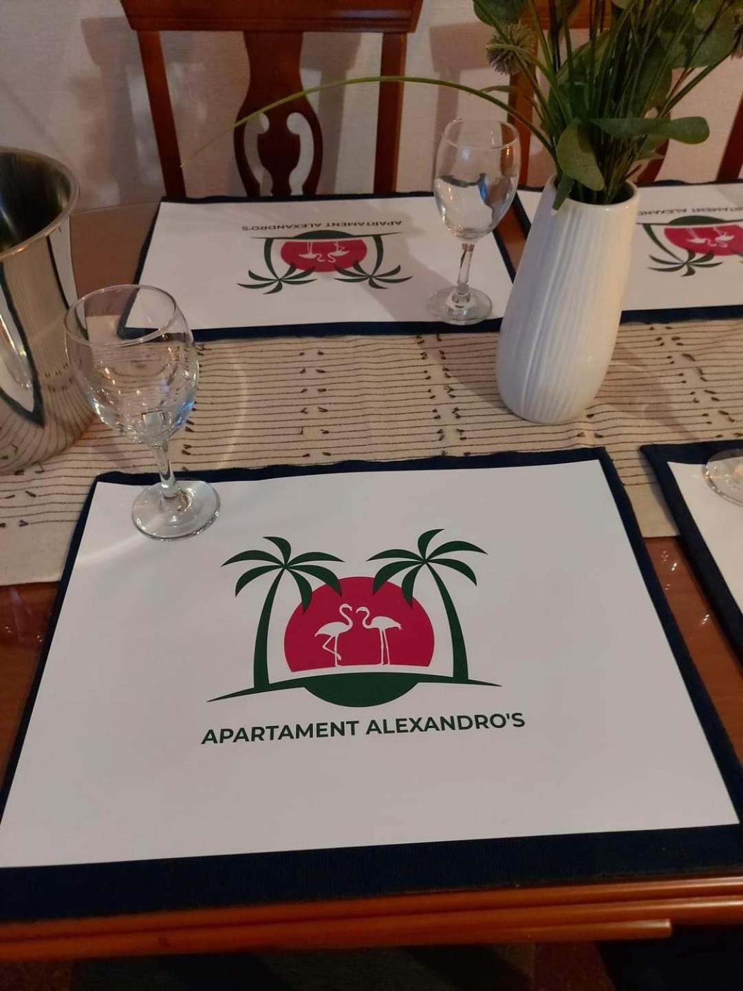 Apartament Alexandro'S Lägenhet Torrevieja Exteriör bild